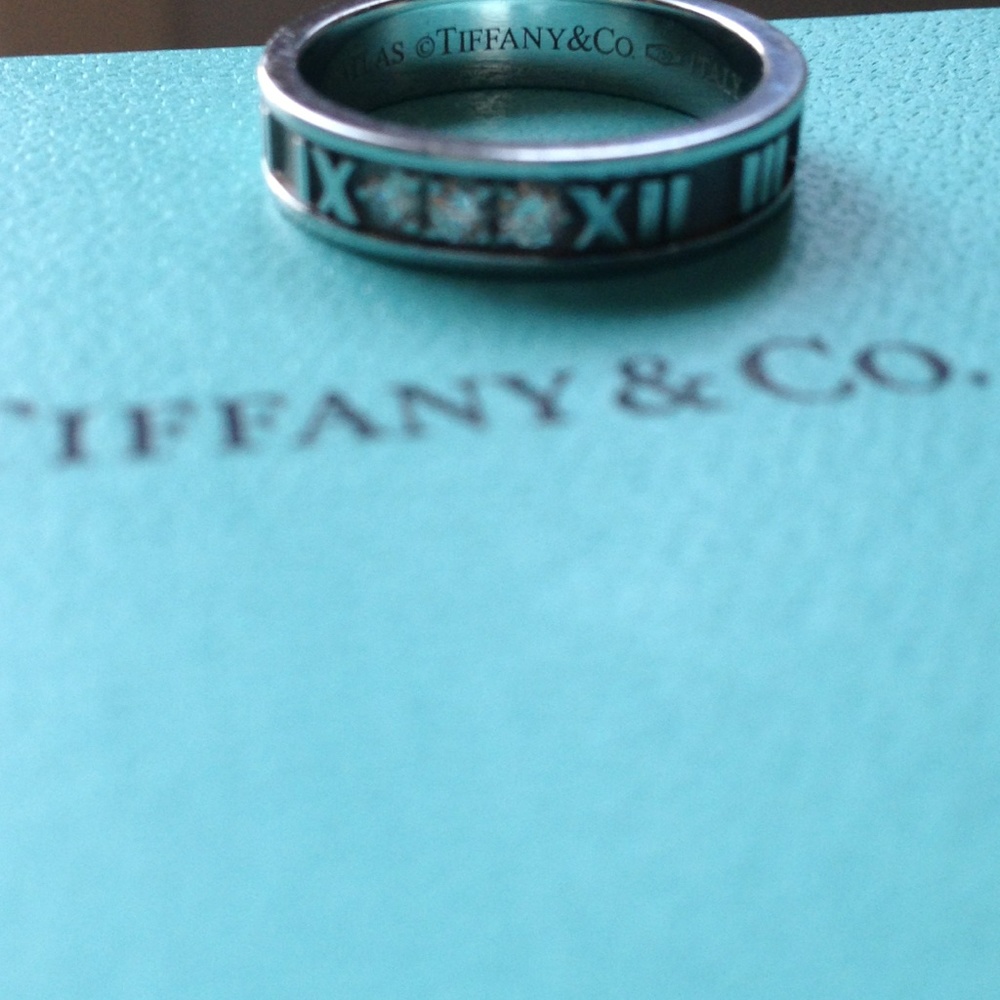 Tiffany & Co. 18 K & Diamond Atlas Ring Size 5.5 - Picture 2 of 4
